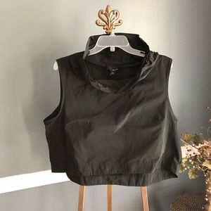 Sun Kim athletic pull over vest